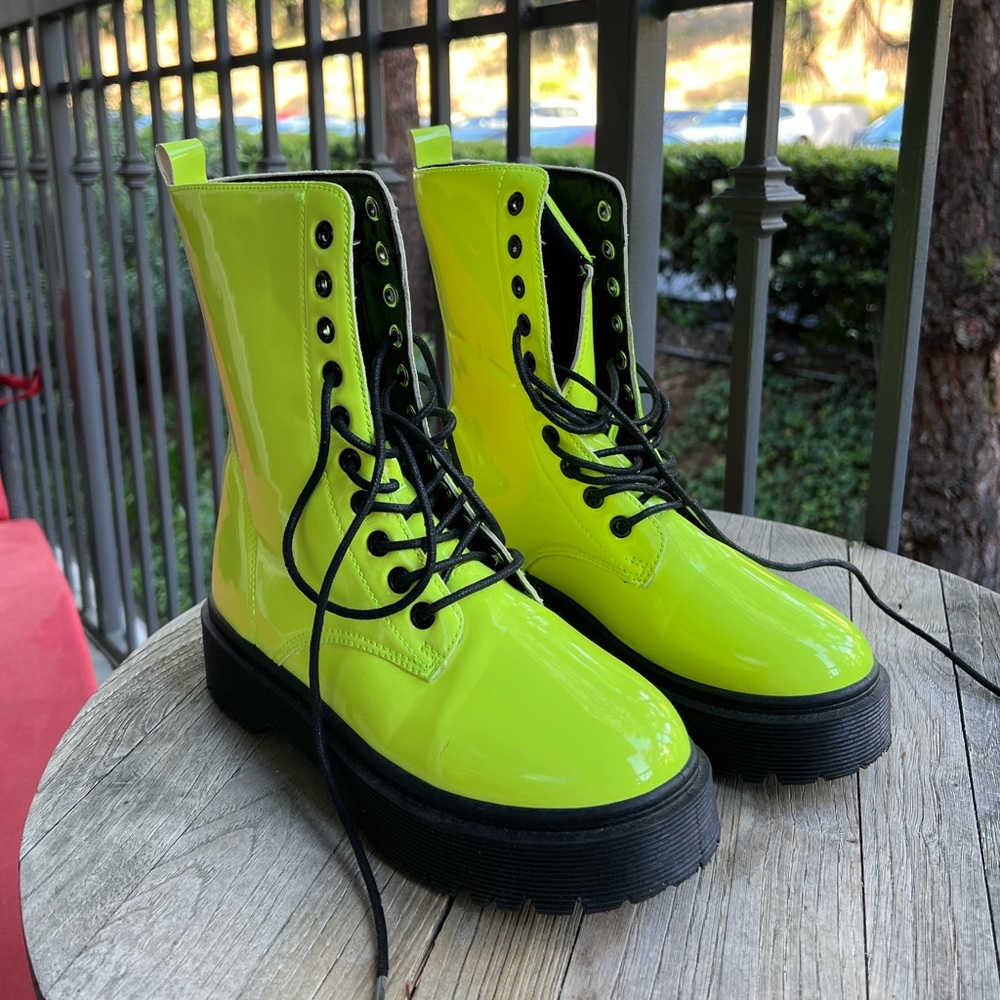 BOOTS  Size 7,5